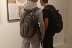 Učenici na izložbi