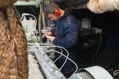 Ispunjavanje listića straže za dnevnik stroja