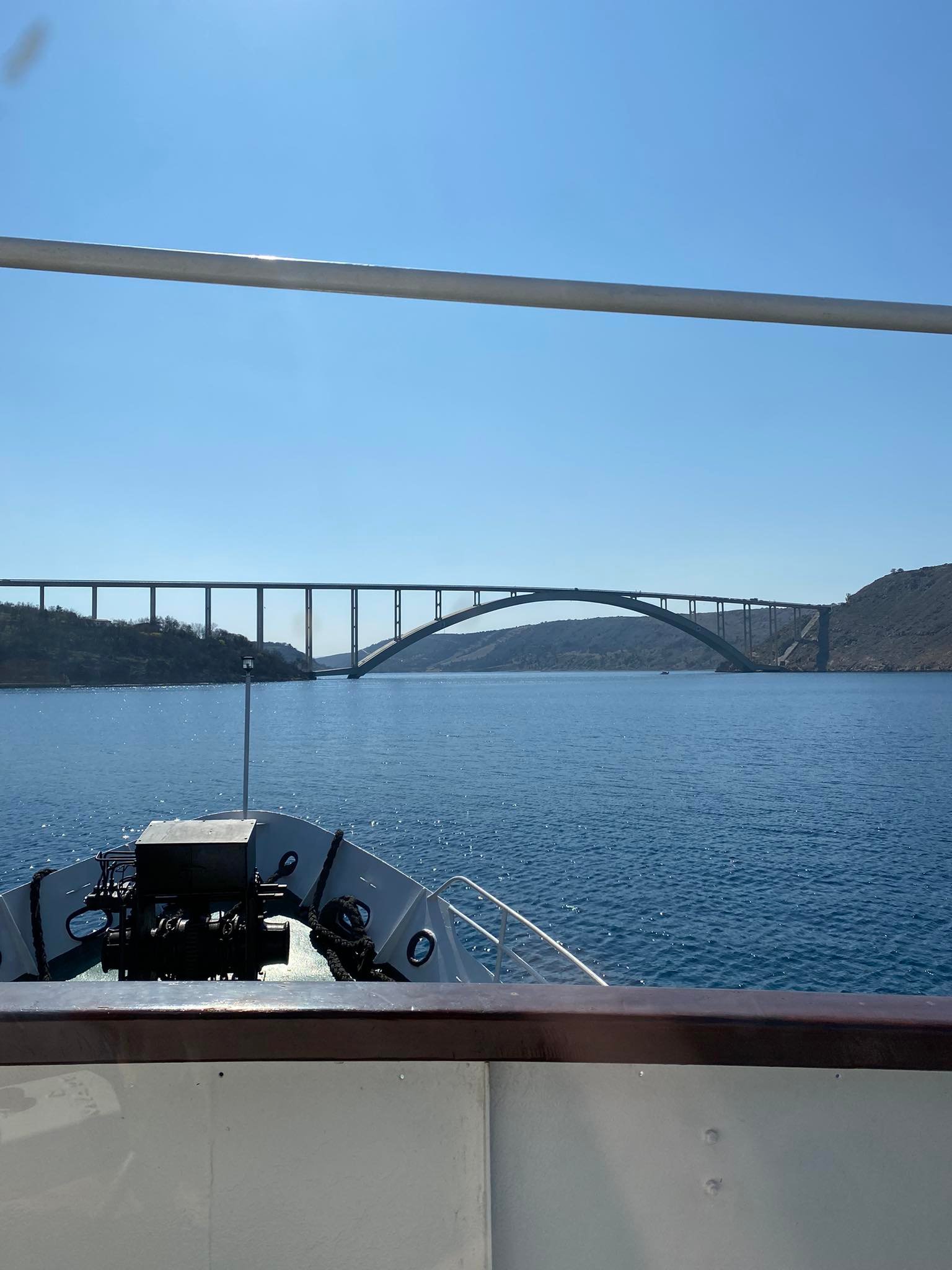 Plovidba ispod Krčkog mosta